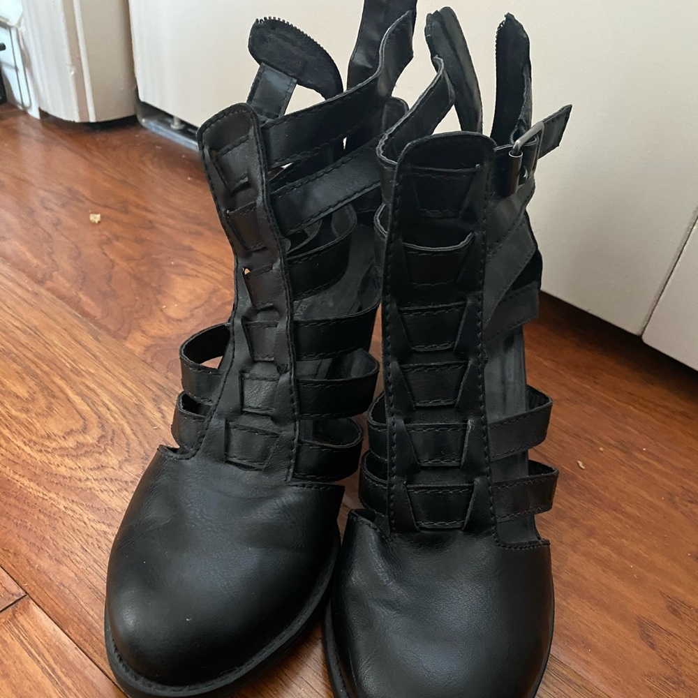 AE Black Heel